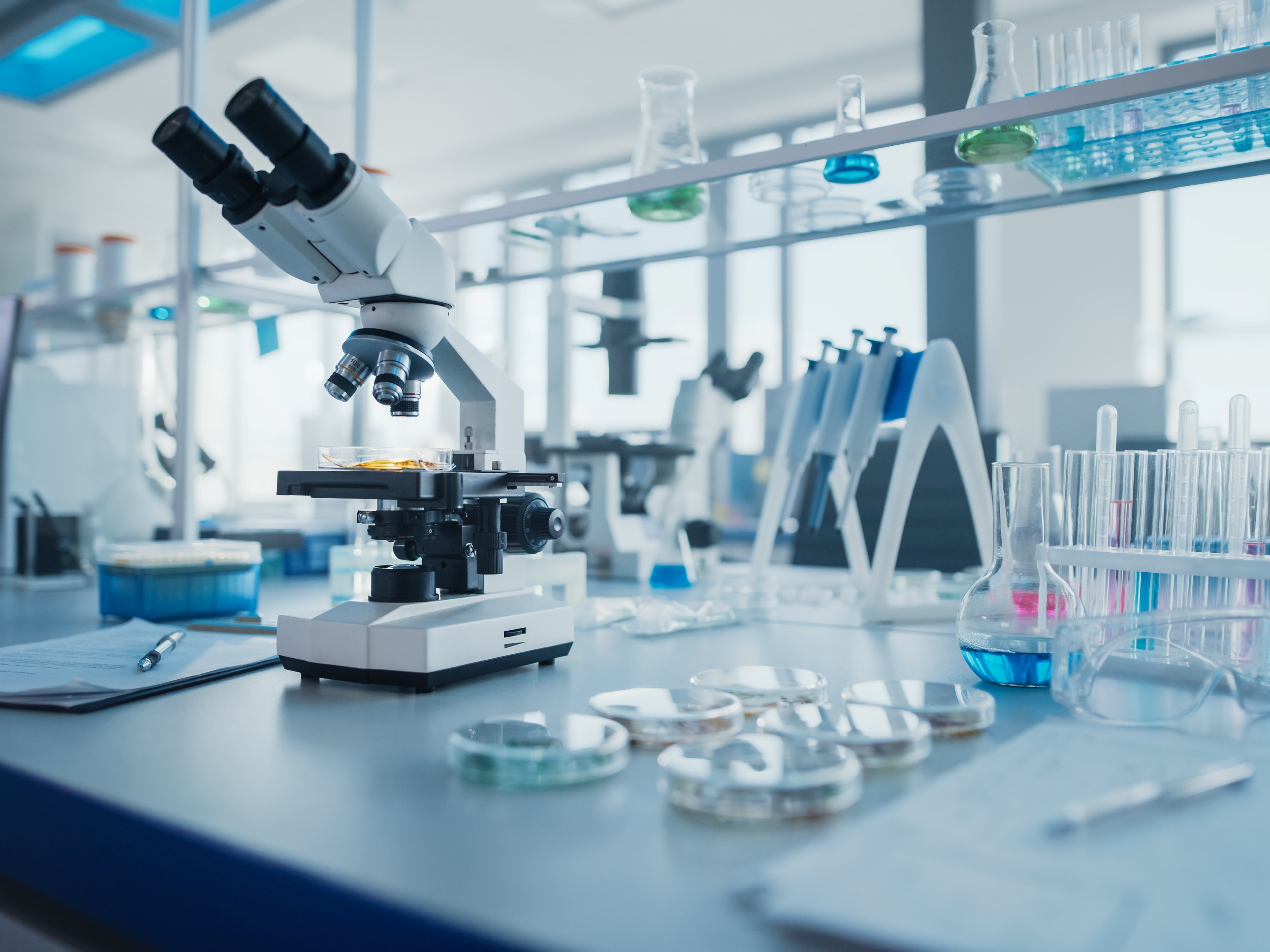 Analytical method development laboratory with chromatography systems and method optimization software