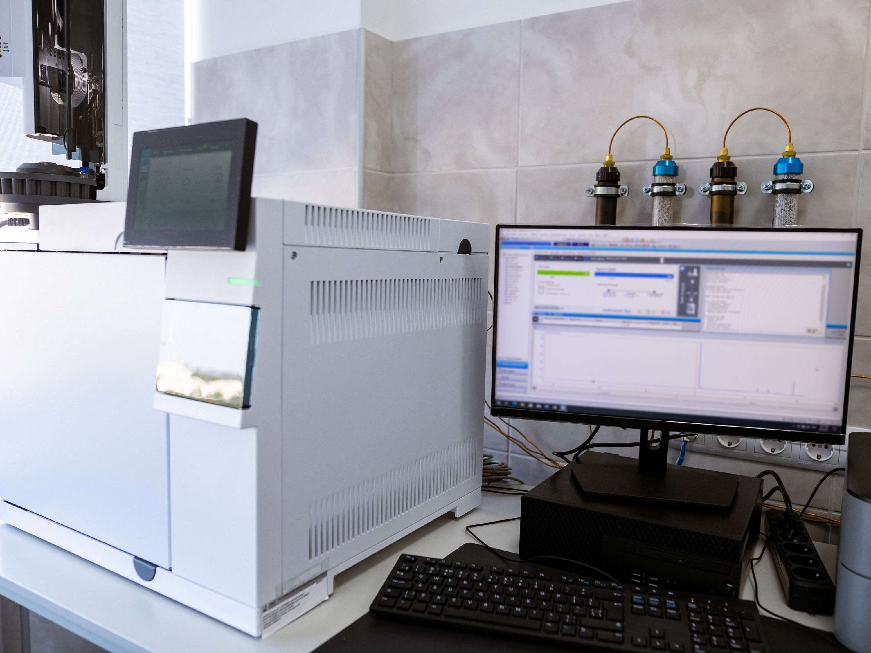 Reference standard characterization laboratory with mass spectrometry and chromatography systems for qualification